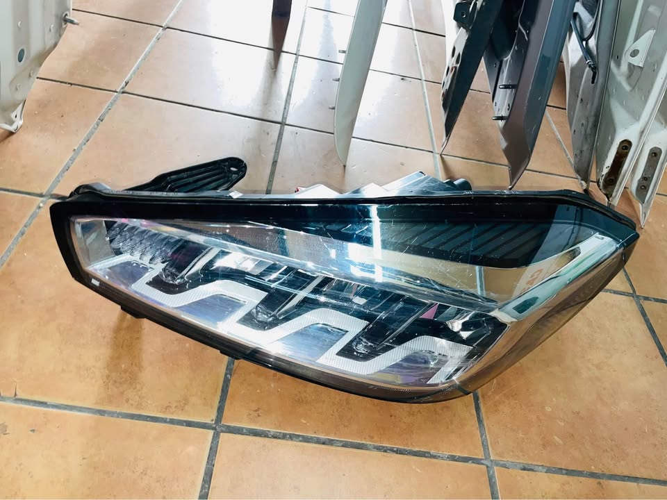 Chery Tiggo Pro 7 headlight - Private Seller Chery Tiggo Pro 7 headlight - Private Seller