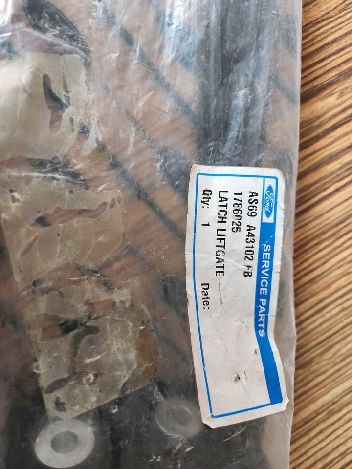 FORD FIGO TAILGATE BOOT LOCK - Private Seller FORD FIGO TAILGATE BOOT LOCK - Private Seller