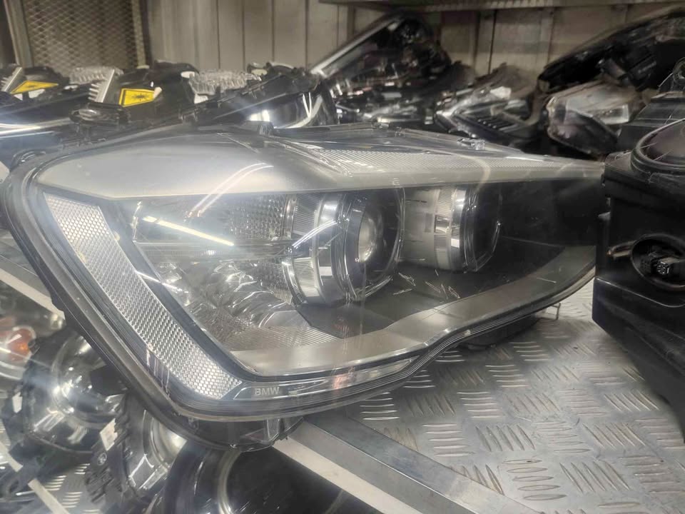 BMW X3 F25/F26 right headlight - Private Seller BMW X3 F25/F26 right headlight - Private Seller