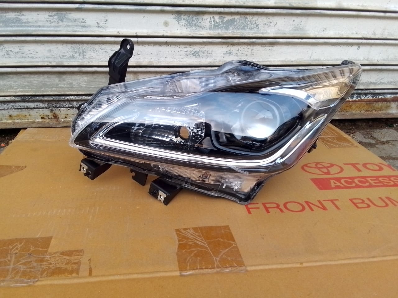 (2021-2023) SUZUKI BELANO LHS XENON HEADLIGHT - Private Seller (2021-2023) SUZUKI BELANO LHS XENON HEADLIGHT - Private Seller