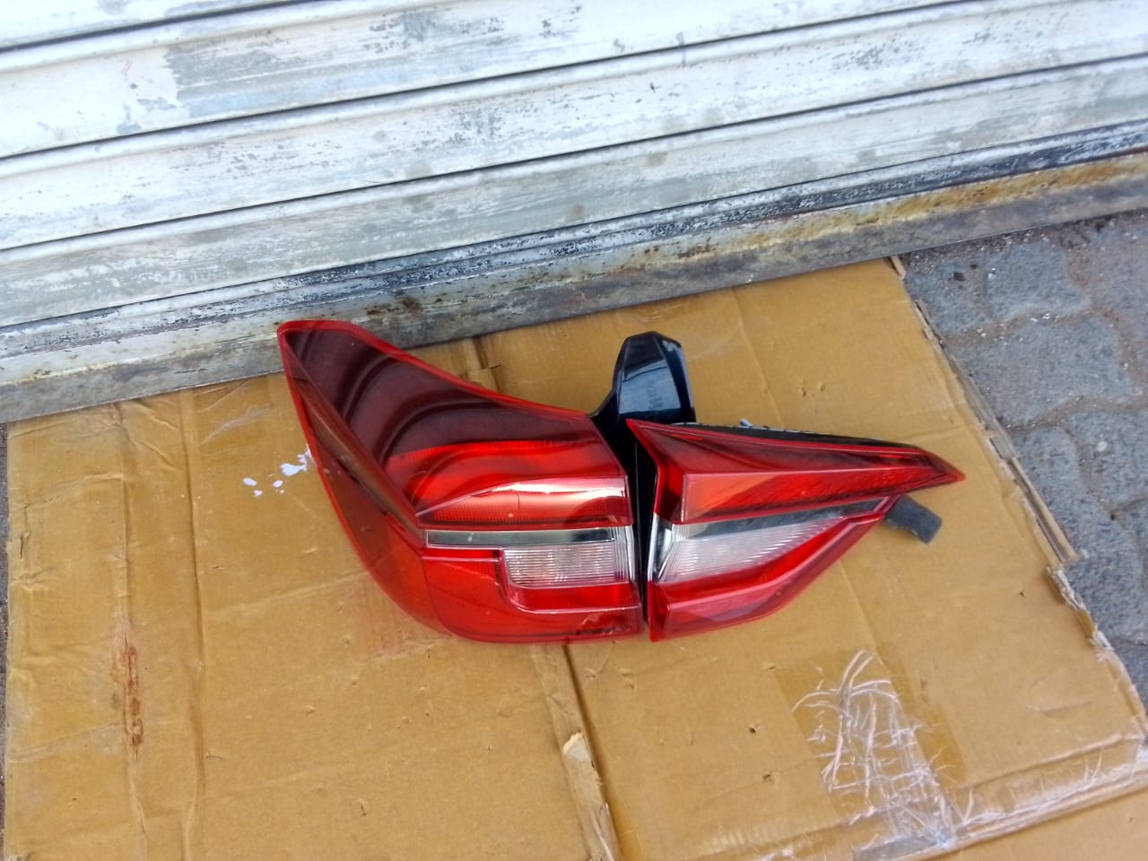(2018-2022) NISSAN MAGNET INNER AND OUTER LHS REAR TAILIGHT FOR SALE - Private Seller (2018-2022) NISSAN MAGNET INNER AND OUTER LHS REAR TAILIGHT FOR SALE - Private Seller