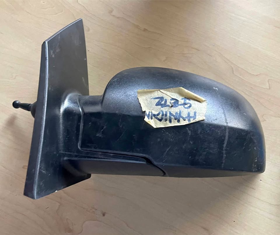 Hyundai Getz side mirror 2002/09 - Private Seller Hyundai Getz side mirror 2002/09 - Private Seller