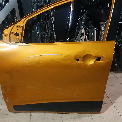 Renault kwid door - Private Seller