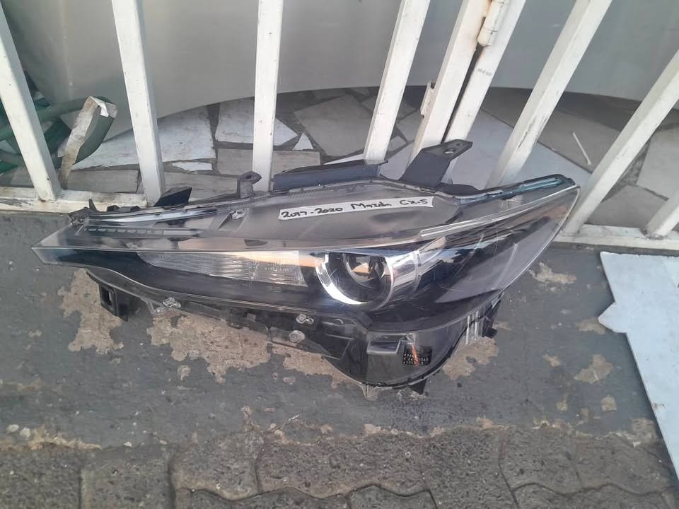 2017-2020 MAZDA CX5 LEFT SIDE HEADLIGHT FOR SALE