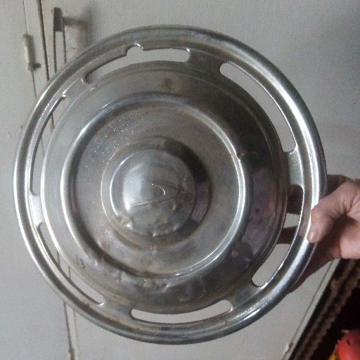 Datsun 1600, wheel cap - Private Seller Datsun 1600, wheel cap - Private Seller