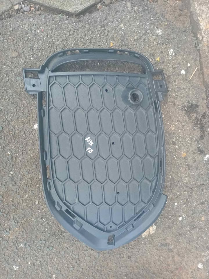 Bmw F15 right side fog cover - Private Seller Bmw F15 right side fog cover - Private Seller