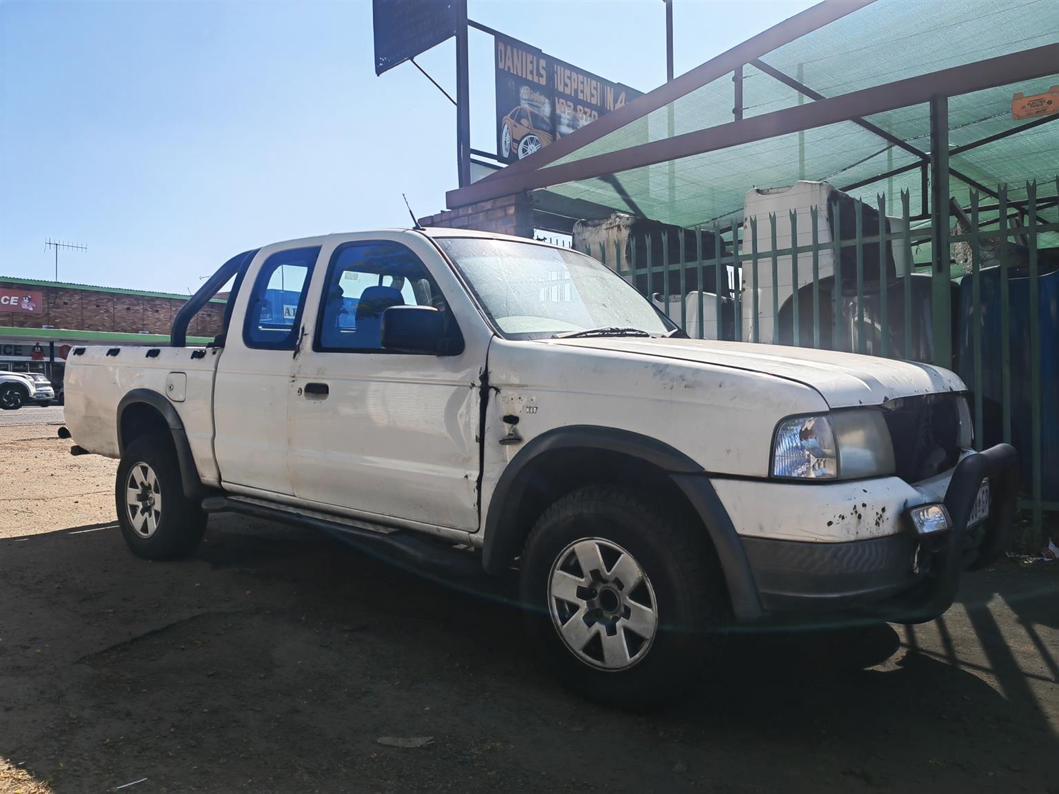 FORD RANGER 2.5 WL 2005 C/CAB - Private Seller FORD RANGER 2.5 WL 2005 C/CAB - Private Seller