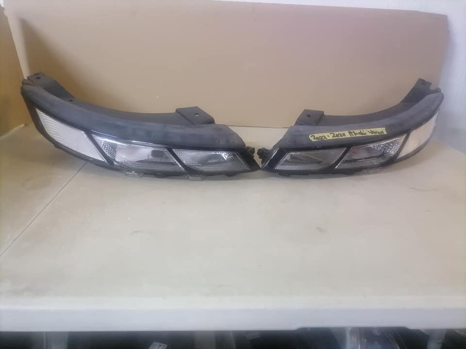 Hyundai Venue upper headlights DM or contact number in the description for assistance. - Private Seller