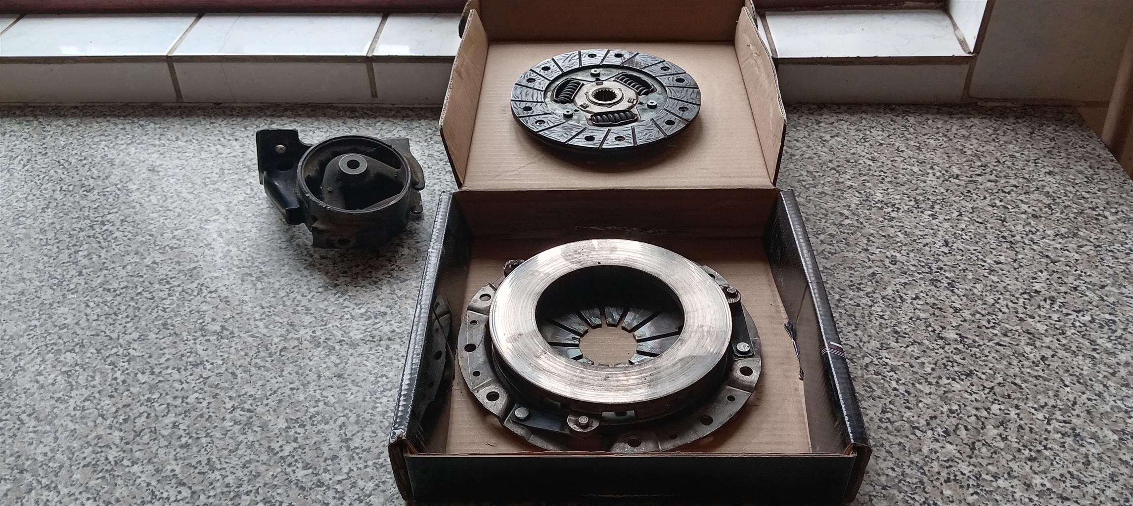 Daihatsu Charade 1.0 clutch plate and disc - Private Seller Daihatsu Charade 1.0 clutch plate and disc - Private Seller