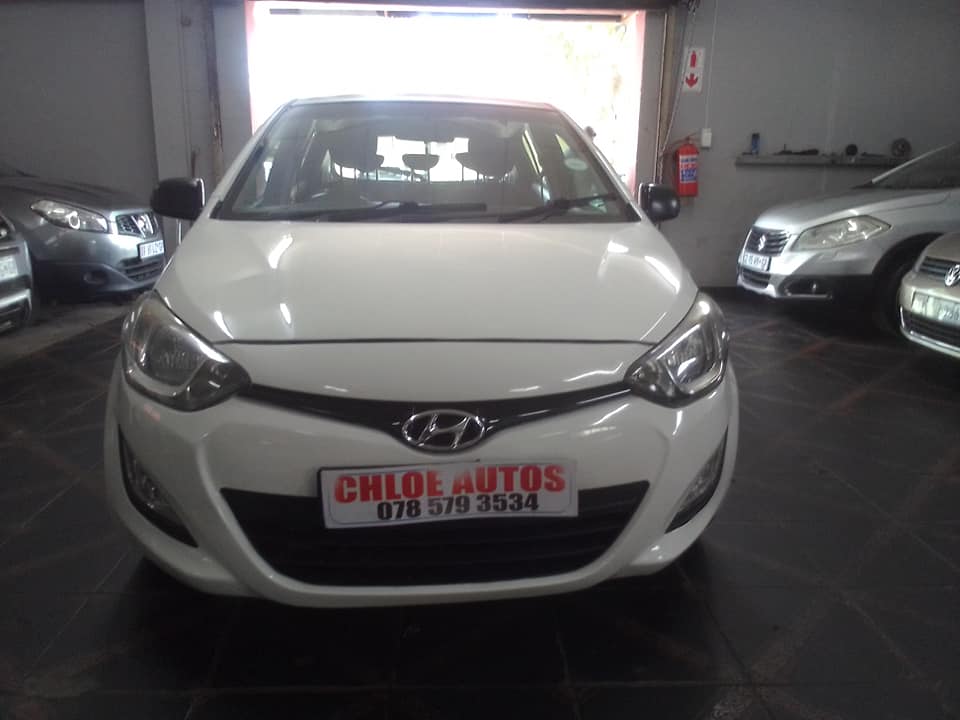 2013 Hyundai i20 1.2 White, Manual, Petrol, Service book