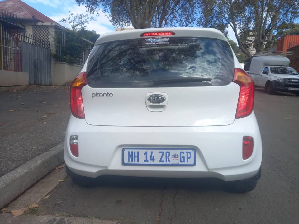 2015 Kia Picanto 1.2 Petrol, Automatic, White, 127000 Sunroof, Service Book
