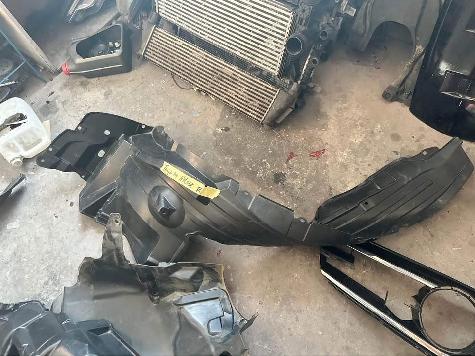 Toyota Hilux fender liner - Private Seller