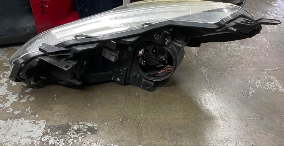 Toyota Yaris 2016 LED Headlight Rightside - Private Seller Toyota Yaris 2016 LED Headlight Rightside - Private Seller