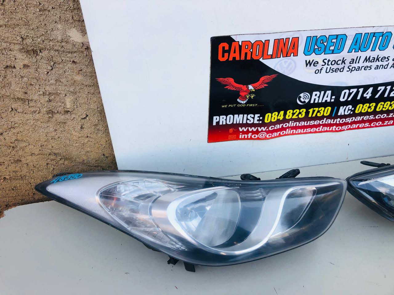 Hyundai Elentra left and right side headlights (2011-2015) - Private Seller Hyundai Elentra left and right side headlights (2011-2015) - Private Seller