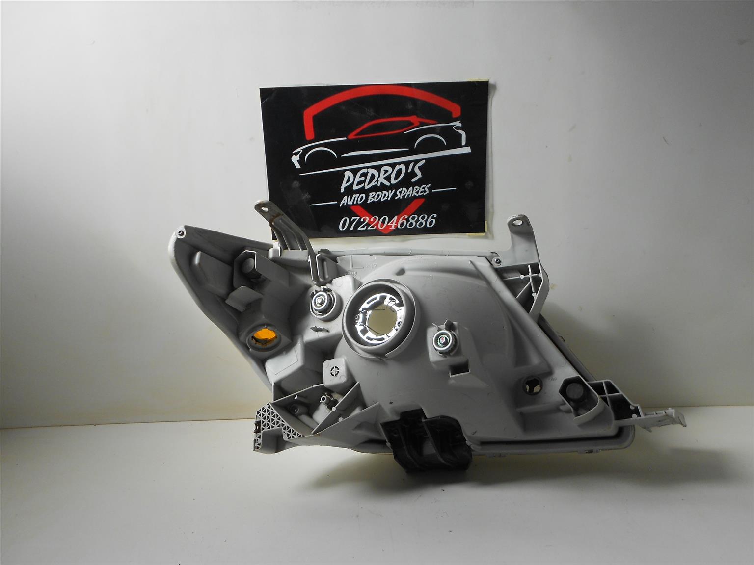 Toyota Hilux MK6 Left Headlight - Private Seller Toyota Hilux MK6 Left Headlight - Private Seller