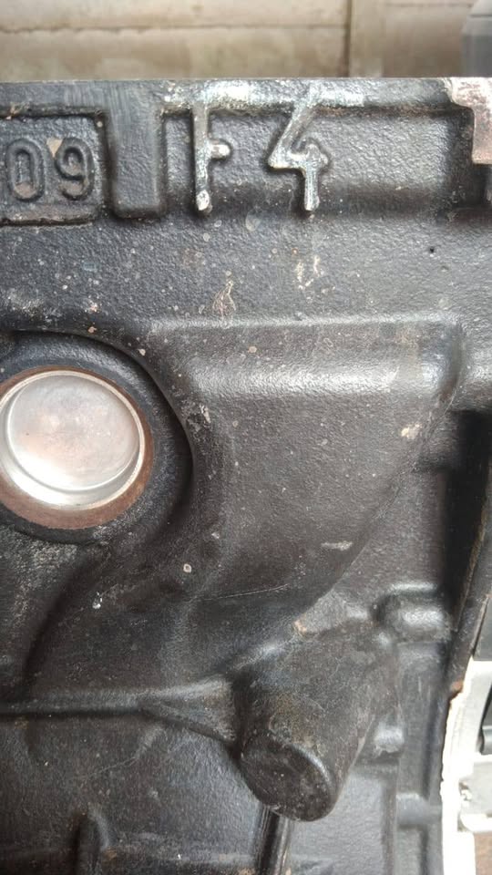 RENAULT ENGINE 2L F4 SUB - Private Seller