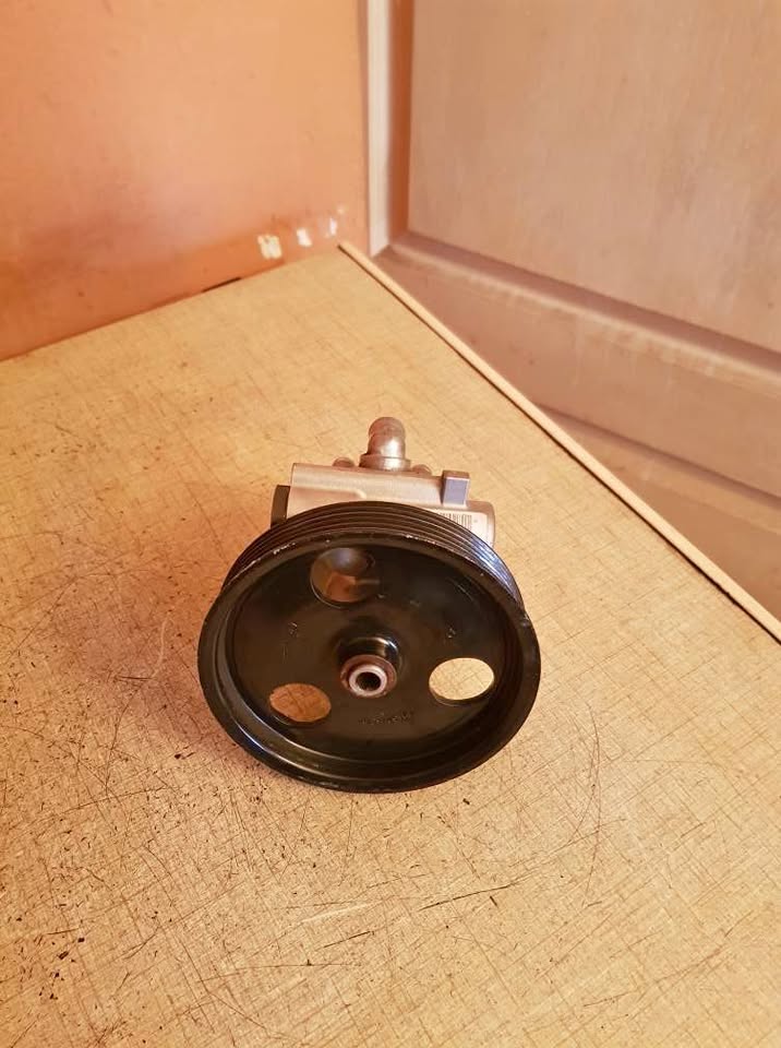 NEW RENAULT OR NISSAN POWER STEERING PUMP FORSALE