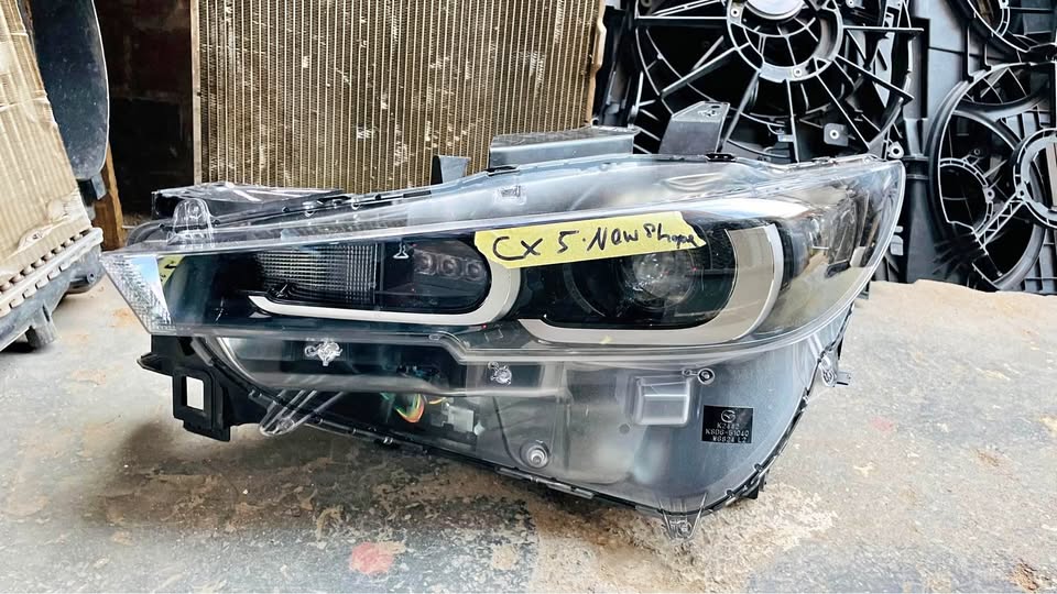 Mazda CX5 headlight - Private Seller Mazda CX5 headlight - Private Seller