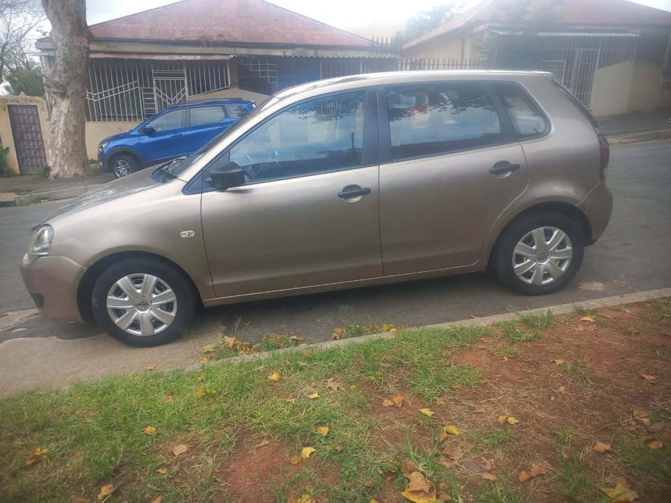 2017 VW POLO VIVO HATCHBACK 1.4 Engine Petrol, Manual, Gold Color, Mileage 85000km