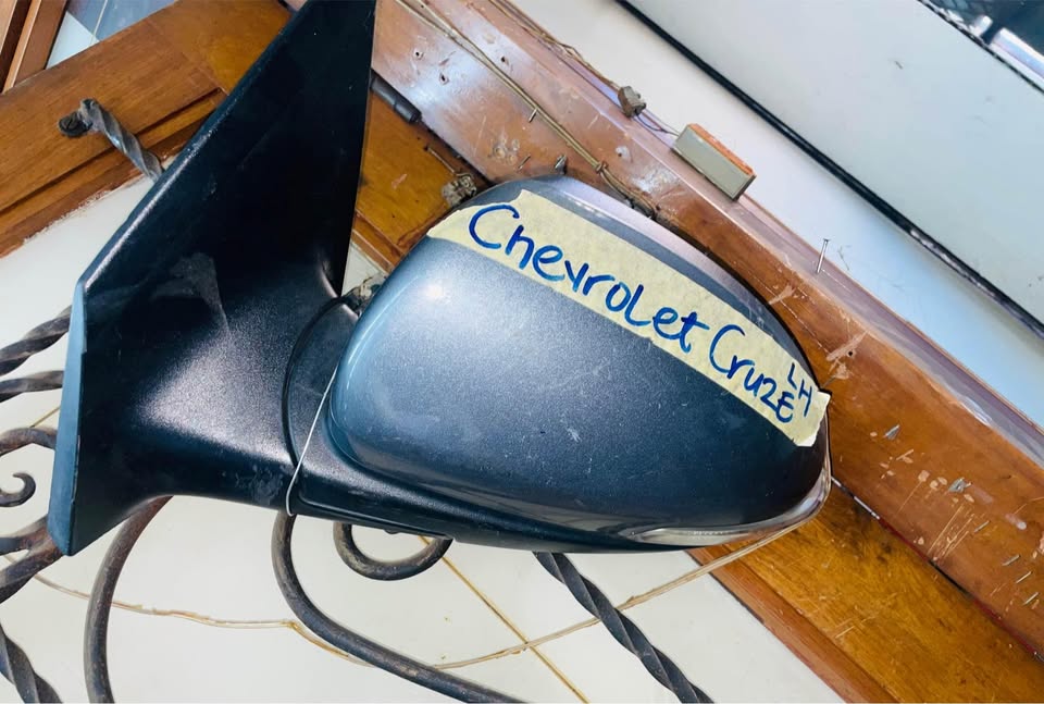 Chevrolet Cruze side mirror - Private Seller Chevrolet Cruze side mirror - Private Seller