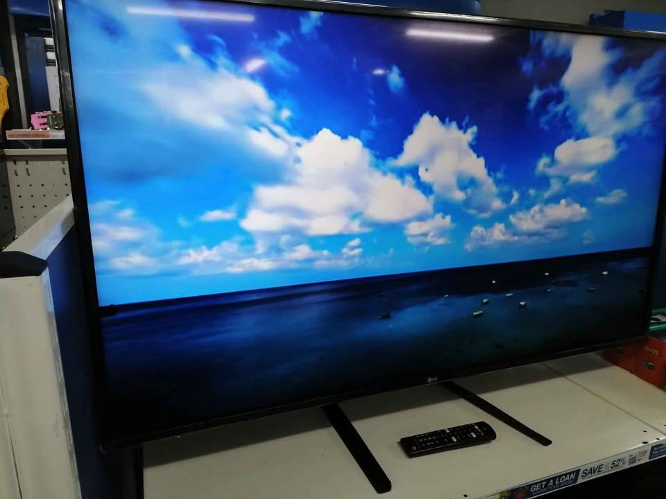 LG 49" SMART TV