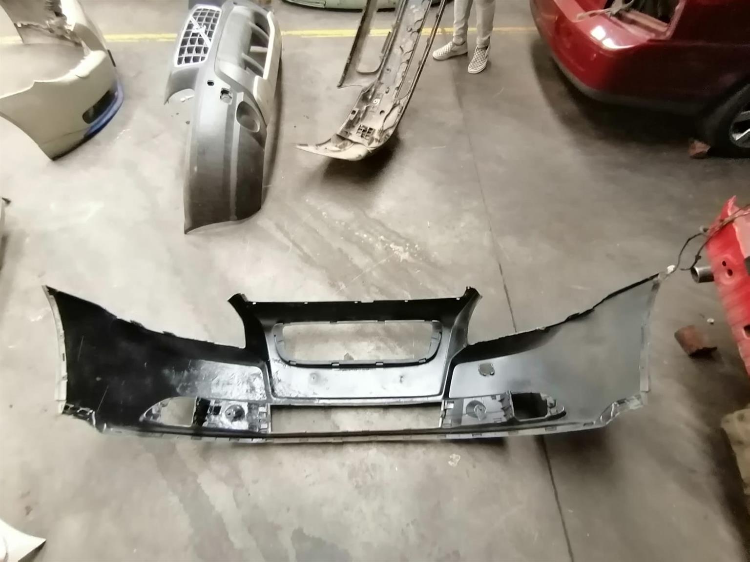 VOLVO S80 2002 2,9L FRONT BUMER FOR SALE (DELIVERY AVAILABLE COUNTRY WIDE) - Private Seller VOLVO S80 2002 2,9L FRONT BUMER FOR SALE (DELIVERY AVAILABLE COUNTRY WIDE) - Private Seller