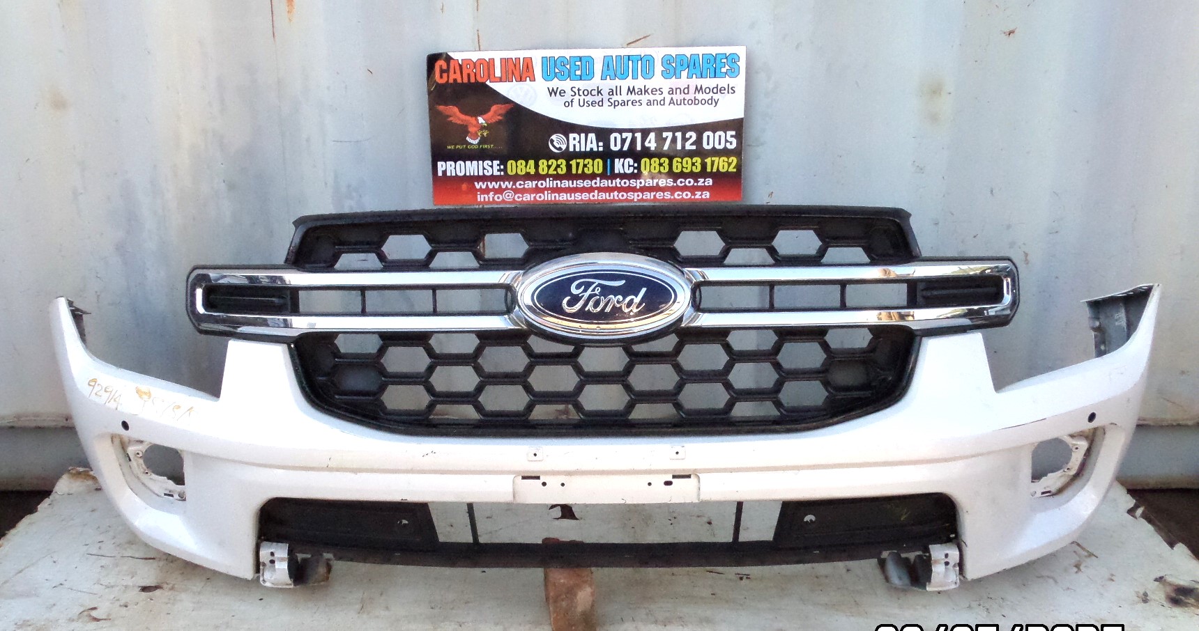Ford Everest T9 front bumper chrome radiator grill (badge) - Private Seller Ford Everest T9 front bumper chrome radiator grill (badge) - Private Seller