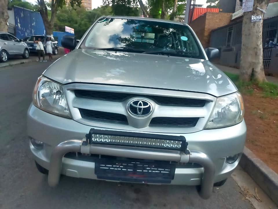 2006 TOYOTA HILUX D-CAB 2.5 D4D DIESEL, MANUAL, SILVER COLOR, MILEAGE 105000KMS 2006 TOYOTA HILUX D-CAB 2.5 D4D DIESEL, MANUAL, SILVER COLOR, MILEAGE 105000KMS