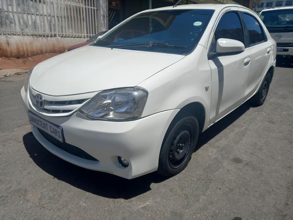 2014 TOYOTA ETIOS 1.5 PETROL ENGINE, MANUAL, MILEAGE 111000KM, WHITE COLOUR