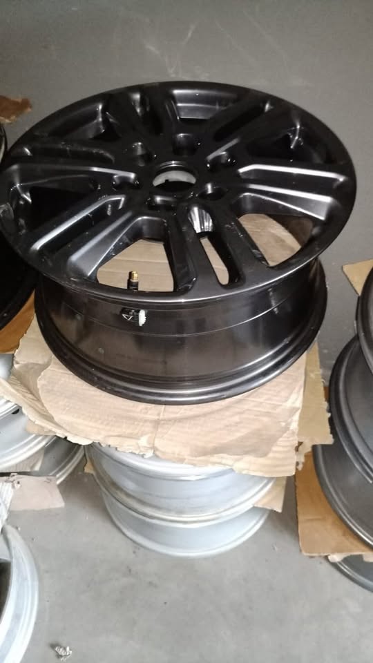 18 inch Ford Ranger Wildtrack original mag to use for spare - Private Seller 18 inch Ford Ranger Wildtrack original mag to use for spare - Private Seller