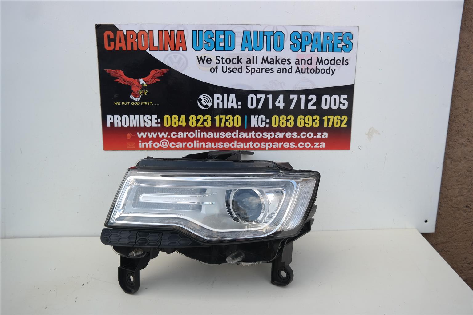 Jeep Cherokee left side xenon headlight - Private Seller Jeep Cherokee left side xenon headlight - Private Seller