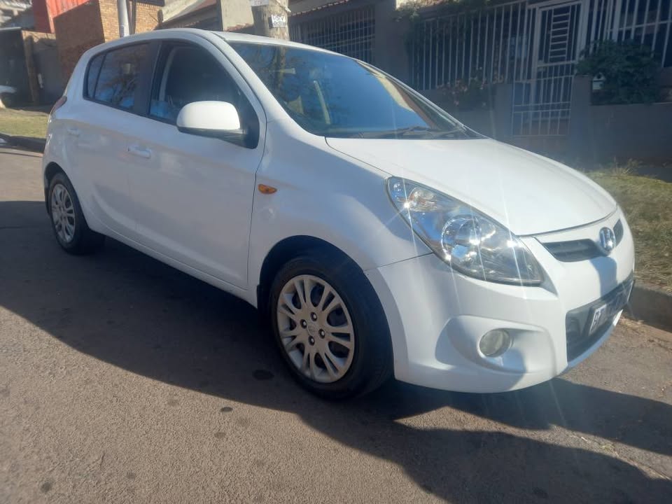 2011 Hyundai  i20 1.2 Petrol, Automatic, White, 75000kms