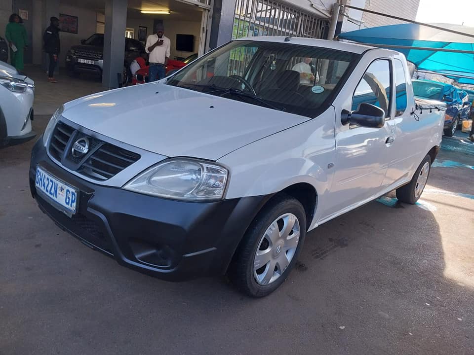 2012 NISSAN NP 200 1.6  MANUEL PETROL WHITE COLOR PRICE