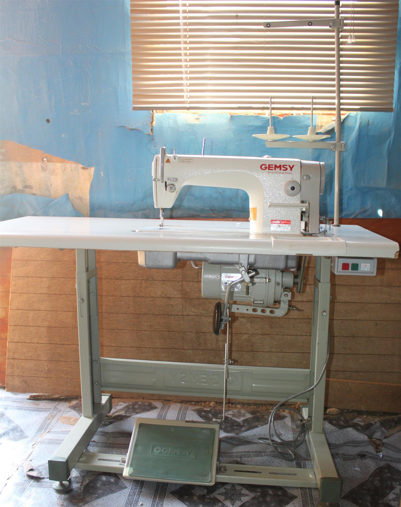 Gemsy industrial sewing machine