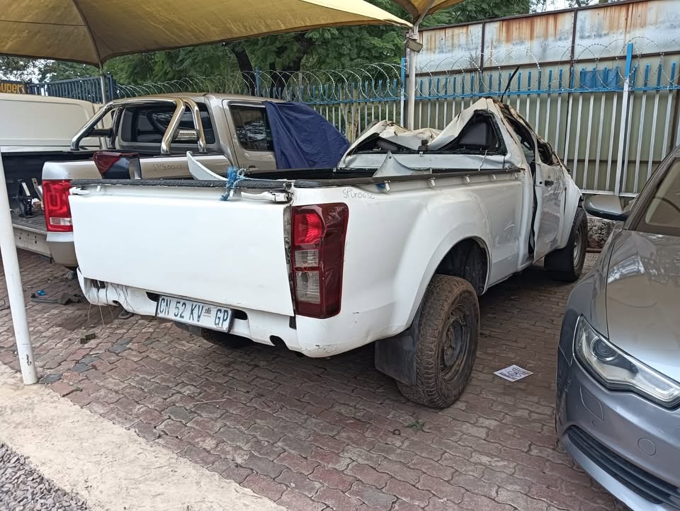 ISUZU S/C 2.5 STRIPPING FOR SPARES