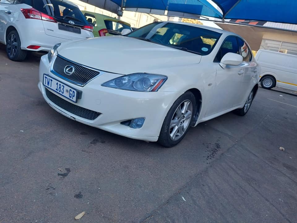 2010 LUXUS IS 250 V6 126 000KM WHITE COLOR MANUEL PETROL
