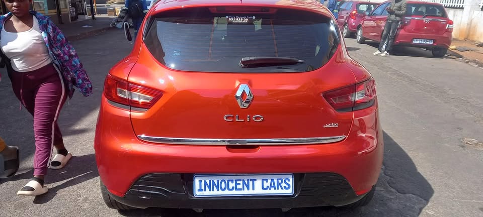 2012 MODEL RENULT CLIO 2.0 ENGINE.. MANUAL TRANMISSION.. MAROON COLOUR.. MILEAGE