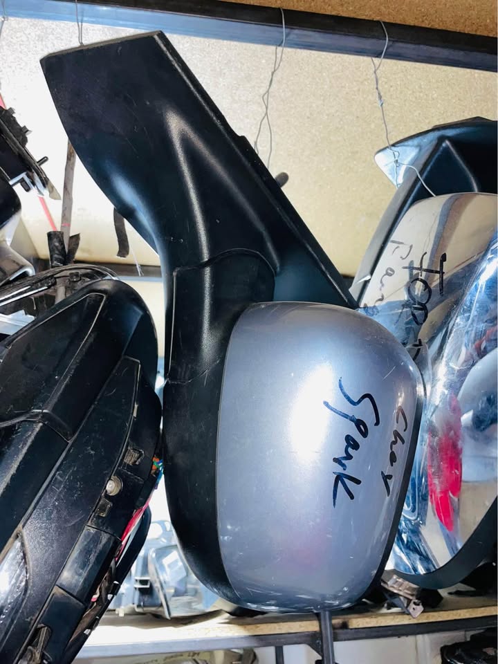Chevrolet Spark side mirror - Private Seller