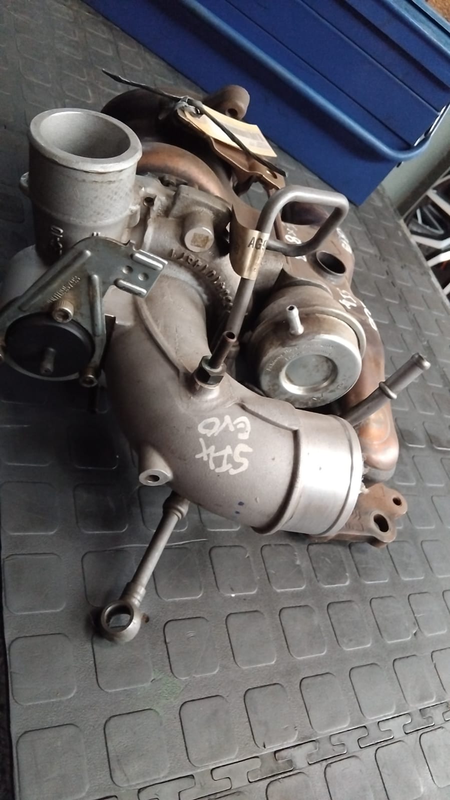 Range rover evoque 2.0l  SI4 turbo manifold 2013 Range rover evoque 2.0l  SI4 turbo manifold 2013