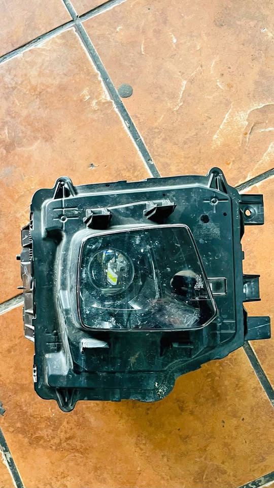 Toyota Urban Cruiser headlight - Private Seller Toyota Urban Cruiser headlight - Private Seller