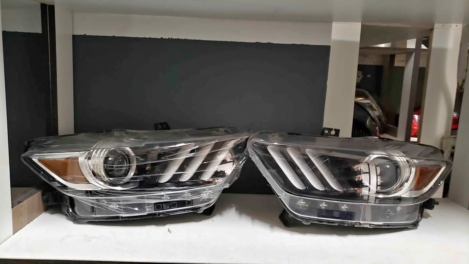 Ford Mastung xenon Headlight - Private Seller Ford Mastung xenon Headlight - Private Seller