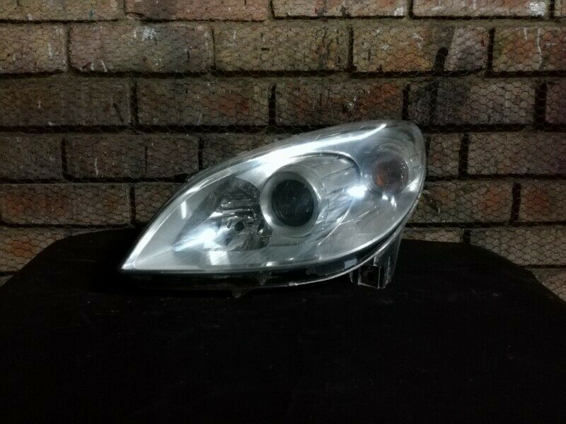Mercedes Benz B Class W245 Left Headlight - Private Seller Mercedes Benz B Class W245 Left Headlight - Private Seller