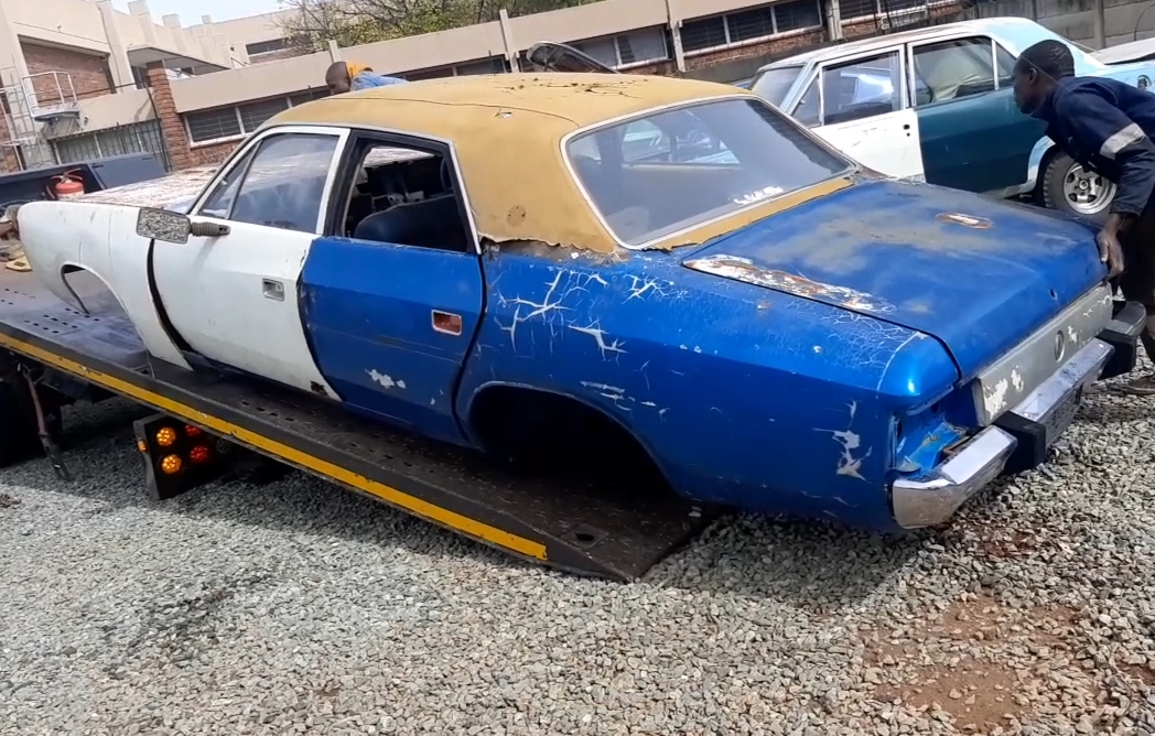 Valiant Chrysler SE 1978 body shell | Junk Mail Marketplace
