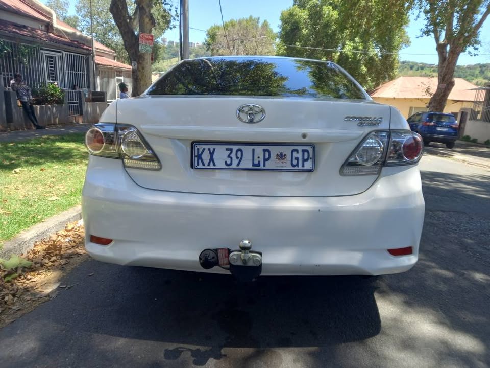 2018 TOYOTA COROLLA QUEST SEDAN 1.6 PETROL, MANUAL, WHITE COLOR, MILEAGE 86000KMS