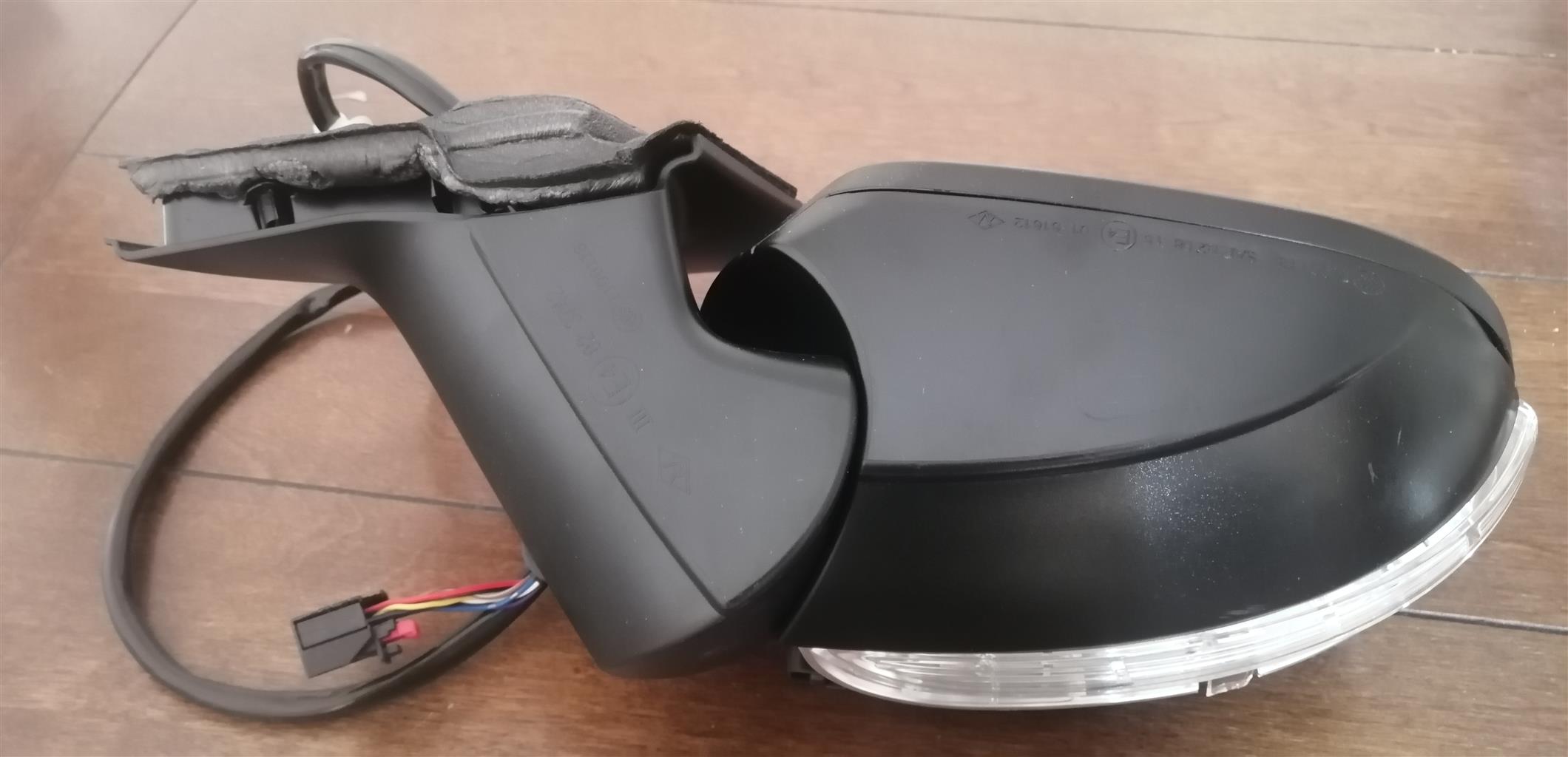 3AA8575O8 A Right mirror for Passat 2010-2015