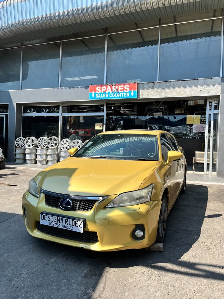 LEXUS CT 200H F-SPORT STRIPPING FOR SPARES/PARTS AVAILABLE. - Private Seller