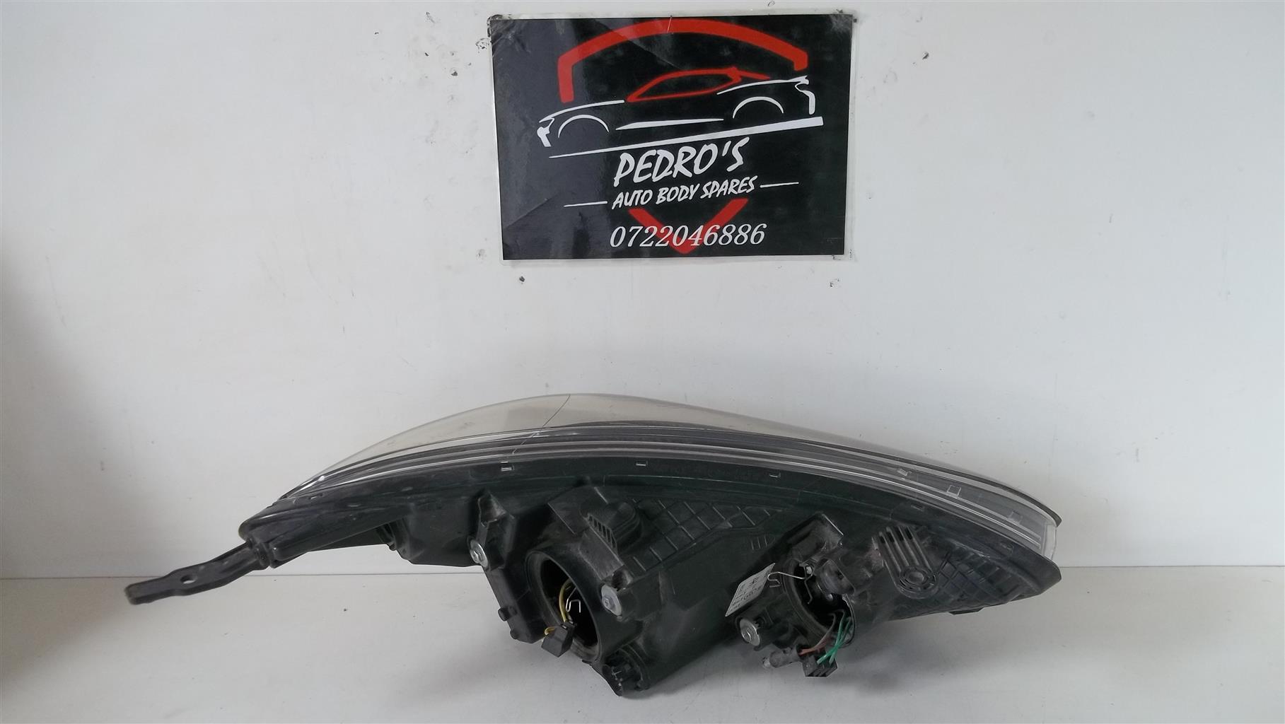 Hyundai I20 left headlight - Private Seller