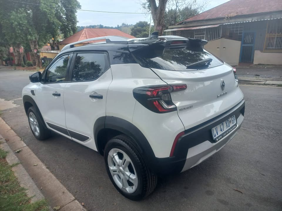 Renualt Kiger 2022 Model 1.0 Turbo Petrol, Automatic, White Color, Mileage 26000kms,