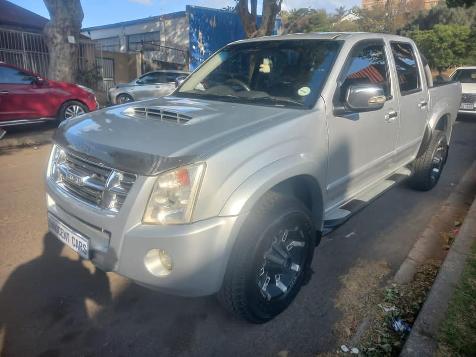 2009 ISUZU KB250 LX DIESEL, MANUAL, DOUBLE CAB, SILVER COLOR, MILEAGE 254000KMS