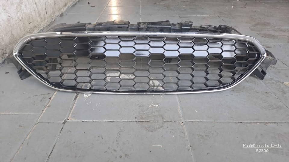 Front grill Ford Fiesta 13-17 - Private Seller Front grill Ford Fiesta 13-17 - Private Seller